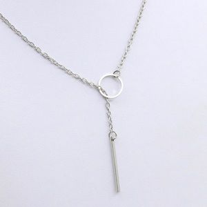 Circle and bar simple necklace. Silver.